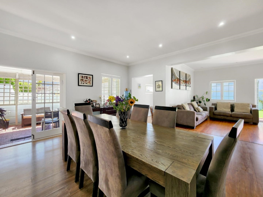 3 Bedroom Property for Sale in Sea Point Western Cape